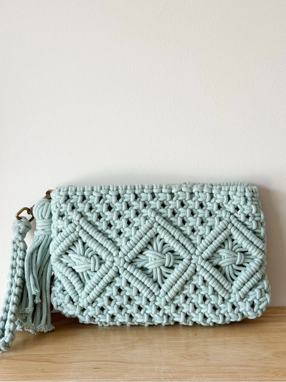 London Kaye Macrame Zippered Wristlet Clutch Bag w/ Tassel Handmade Pastel Green